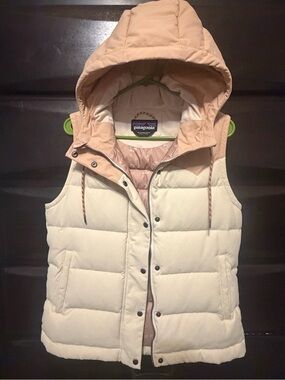 Patagonia Women’s M Hooded Puffer Vest Cream Blush Pink Insulated